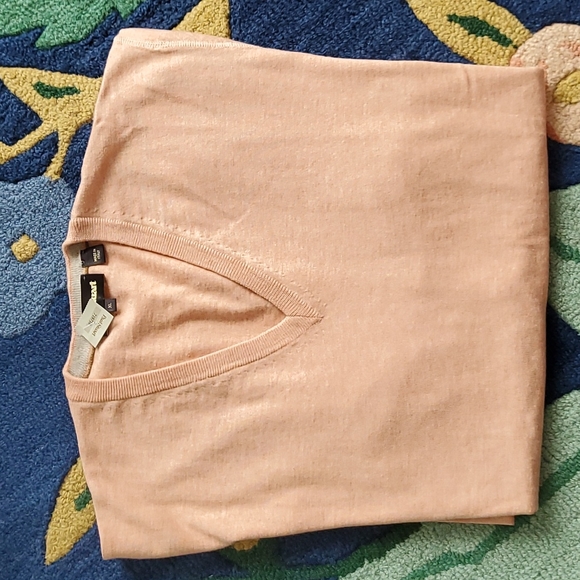 Paul Stuart XL Peach colored V-Neck Sweater - Picture 3 of 4